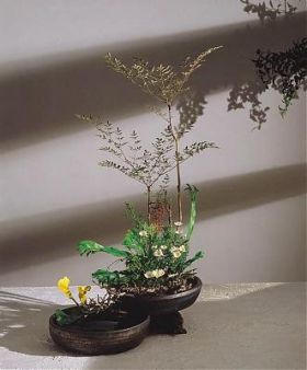 L‘ikebana japonais est un art floral qui cultive aussi la simplicité